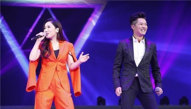 凤凰传奇|《月亮之上》这首歌，不是凤凰传奇唱火的，玲花曾对此事十分介意