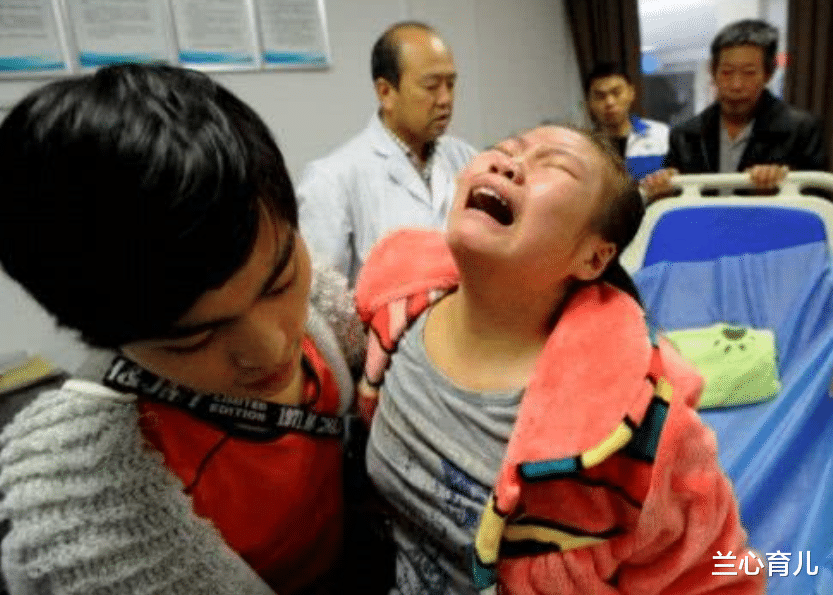 兰心育儿|瓶盖卡进婴儿喉咙，的哥却专挑“烂路”开，医生点赞：有见识