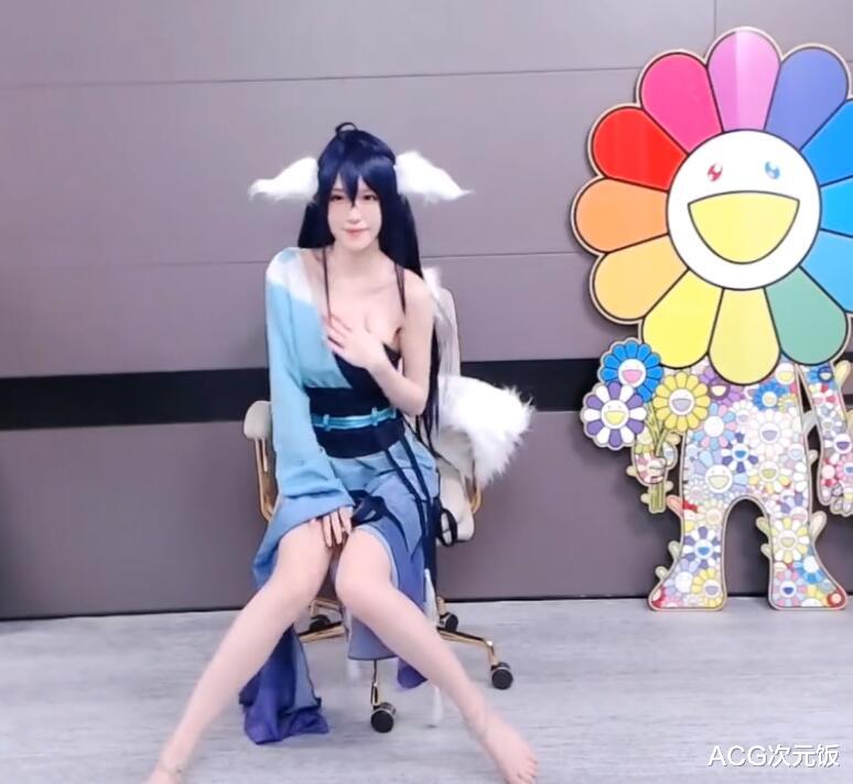 acgn漫评|腐团儿COS国漫知名狐妖御姐，女王气质差点意思，但腿是到位了
