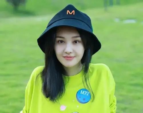 郑爽|郑爽上线更新动态，发文尽显伤感！疑对张恒的感情耿耿于怀