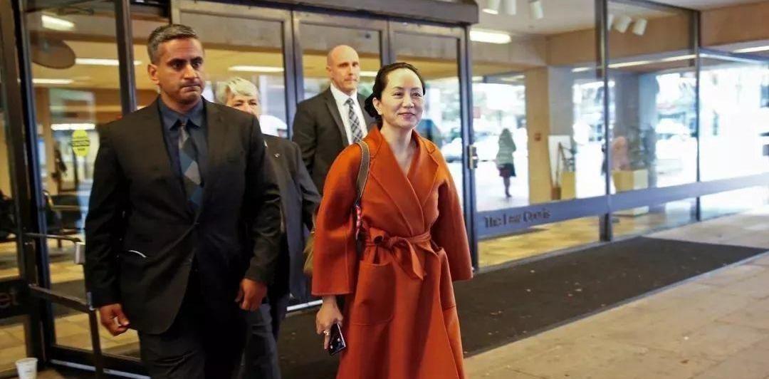 范旺旺|通勤穿搭还要看孟晚舟，优雅回到工作岗位，员工高喊“女神”