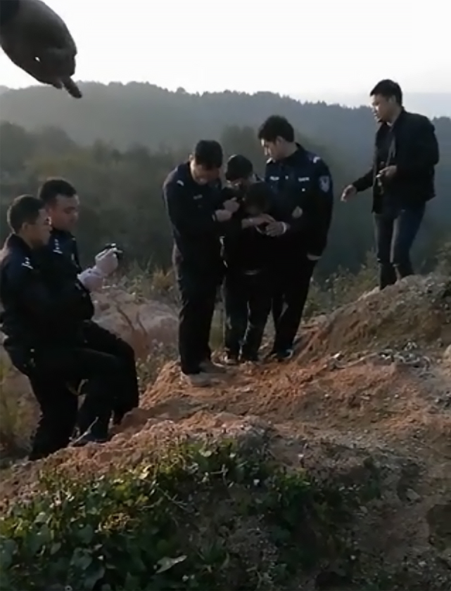 热点微评社 可悲！男子“杀妻埋尸7个月”续：3个女儿竟要求判“父亲”死刑！