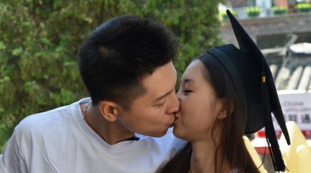 娱乐圈|她被称娱乐圈最干净女星，从不接吻戏，校服到婚纱被老公成少女