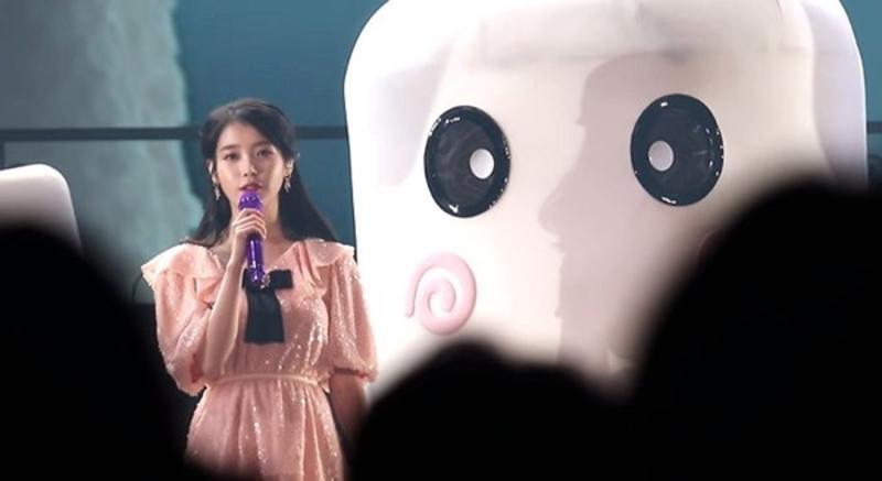 李智恩|1.5亿韩元买辆车给父亲，IU家不用女儿辛苦钱，青春笑容不心酸