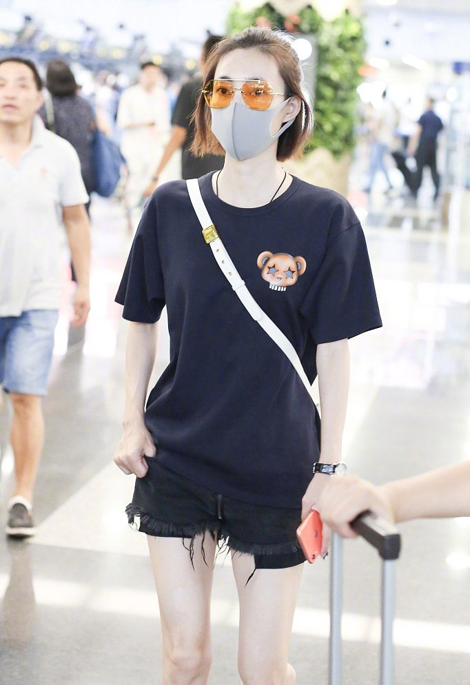 潮帮先生|宋佳王丽坤真是气质型美女，两人同框虽然穿得花哨，依然高级耐看