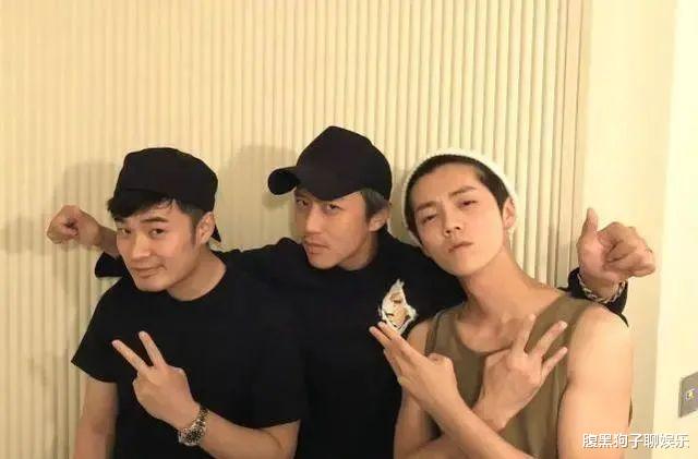 鹿晗|邓超孙俪带娃游迪士尼，鹿晗陈赫全程作陪，网友：三人感情真好