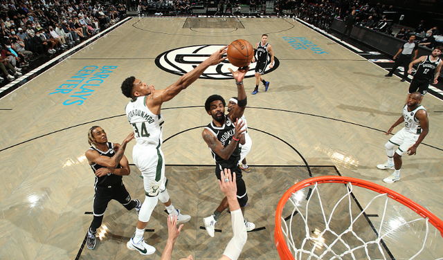 克里斯·米德爾頓|打硬仗就挺不住！NBA又一偽巨頭 他真配不上1.78億大合同？