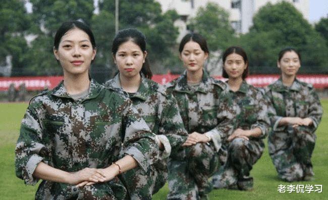 老李侃学习|985高校上演“闹剧”，因军训辛苦男女互相举报，过程引人唏嘘