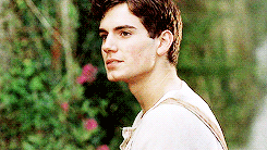 猎魔人|从胖小子逆袭成肌肉猛男,37岁的他凭新剧爆红外网:太美貌了!