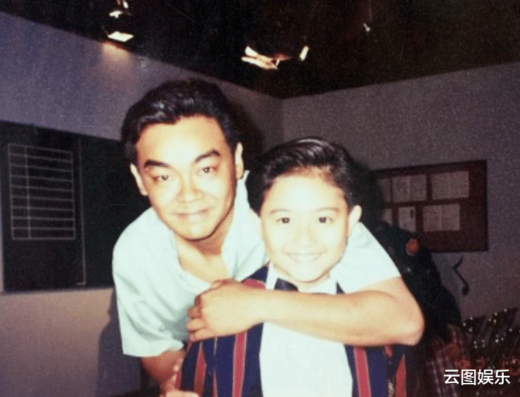 童星|知名童星黄宝龙近照帅气十足，息影后曾卖衣服，现继承爷爷的书店