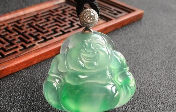 翡翠|翡翠界的晴水翡翠你听过吗？这种翡翠该怎么挑？