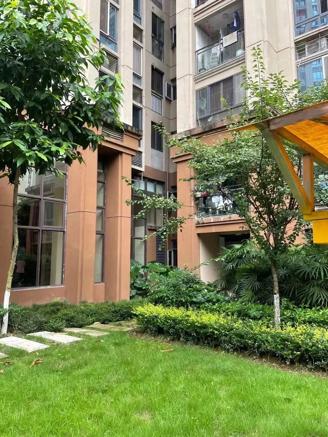 许国利 生父15楼摔死亲生儿女案开庭!教唆的女友会判死刑吗?