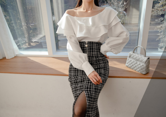 心壹穿搭|女神孙允珠高清时尚搭配：叠层纽花公主深蓝格子鱼尾裙