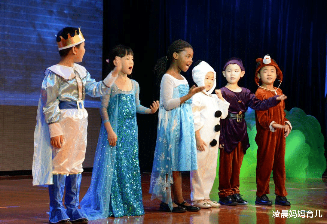 凌晨妈妈育儿|在家山大王，出门小绵羊，两面派的孩子如何引导？