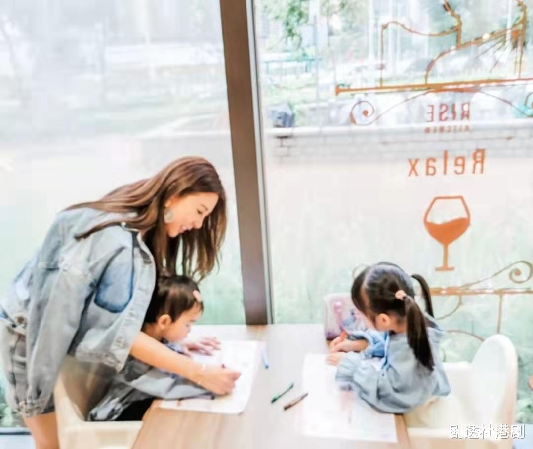 TVB|频频亮相幕前，前TVB人气主播疑似加入ViuTV，圈外还兼顾餐厅生意