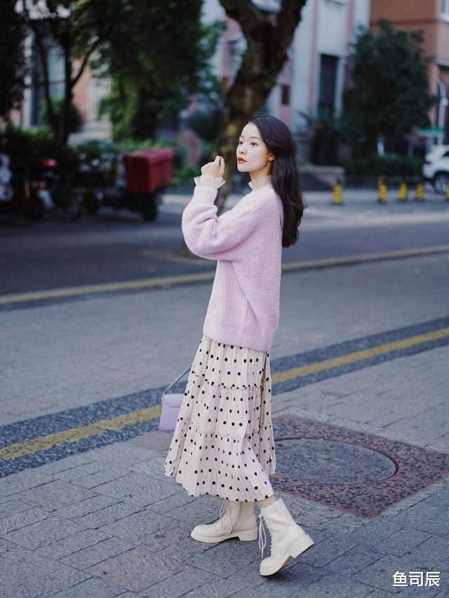 鱼司辰|30+的女生怎么穿才有气质？白色衬衫配长款简约大方，减龄又洋气