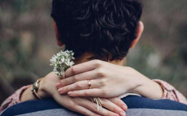 梦缘易八字命理|官杀被克财星弱的八字，对感情要求高婚姻难如意，何时桃花运最旺