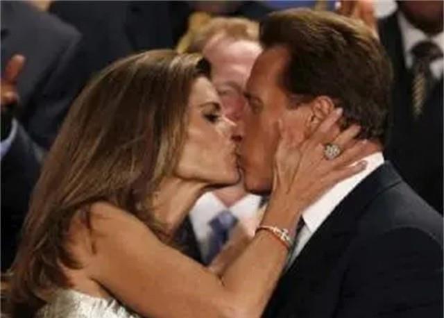 华灯初上|施瓦辛格回忆与女佣家中偷情：妻儿出门后，在客房发生关系