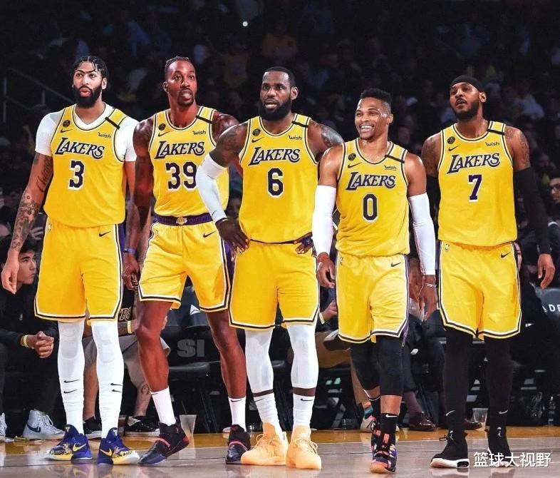 湖人队|又轰33+14+10，感谢詹姆斯！感谢湖人！你们逼出了一个NBA怪兽