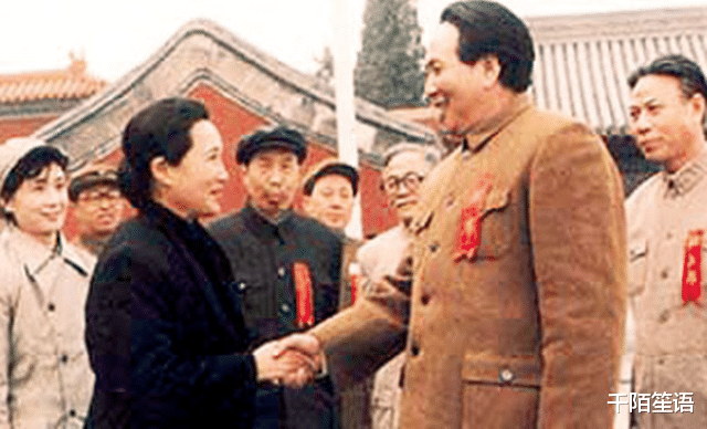 姐姐|古月：从小父母双亡，因像伟人出演84次毛主席，蒸桑拿时意外身亡