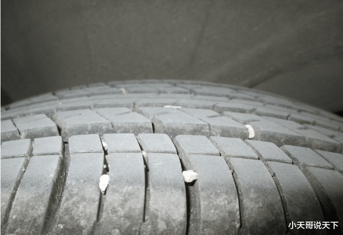 轮胎 比钉子还伤胎的4样东西，第4种号称“轮胎杀手”，早了解早预防