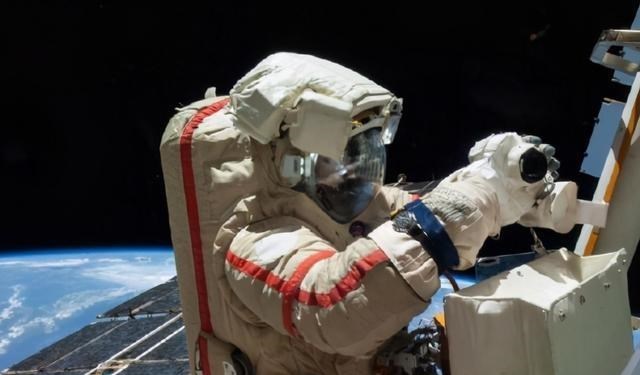 SpaceX 航天员出舱为什么要穿航天服？价值3000万，为啥不能带回地球？