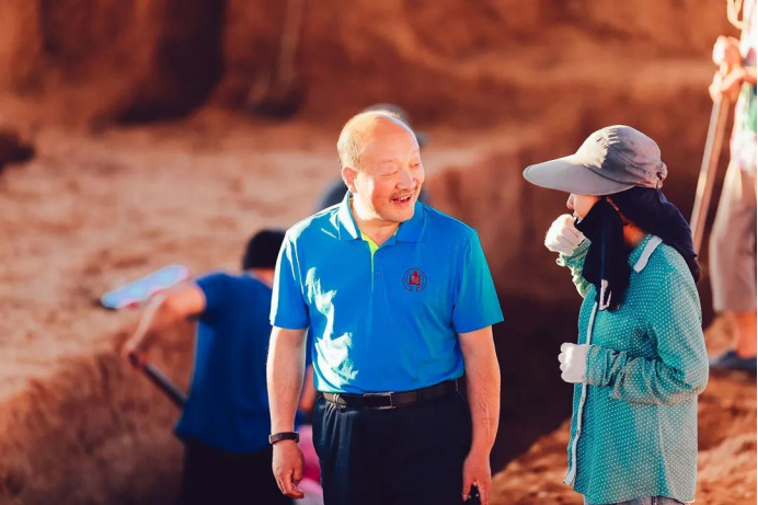 少明科学|蒙古国考古发现一块神秘石板，刻着神秘文字，美国想要却赠予我国