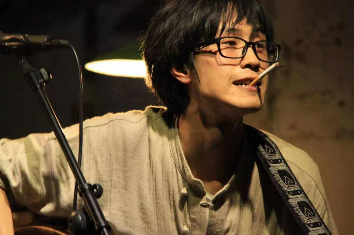 任敏|因洗脑神曲《二嬢》走红，民谣怪才尧十三，却选择默默回归家乡