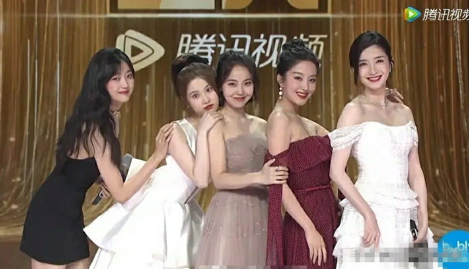 欢乐颂第三季|《欢乐颂3》还没演就装好姐妹，大合影显露各种小心机，太塑料了