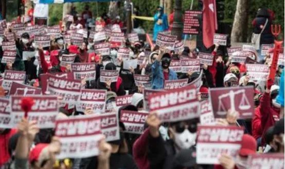 张小斐|她终于官宣：被家暴了，离婚！