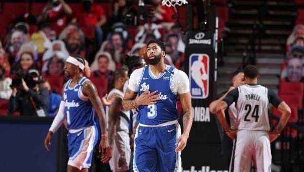 湖人队|14分6板！降薪加盟湖人！完全健康却连续被弃用，詹姆斯公开点赞