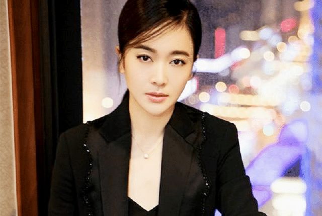 左小青|与丈夫结束婚姻，去跟小鲜肉过夜，浪姐果然名不虚传