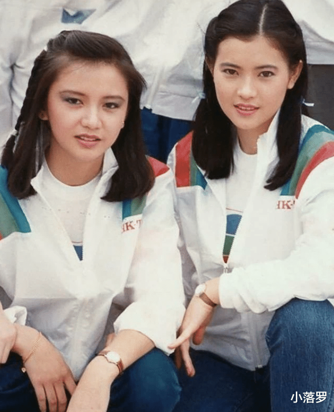 杨幂|25张罕见照：给刘亦菲打伞的杨幂，吸烟的曹操，泳池里的邓丽君