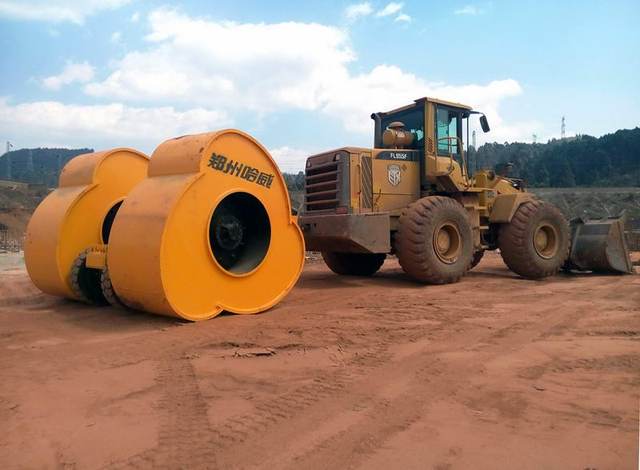 乘风破浪哈威液压夯 陕西省旬邑至凤翔高速公路冲击碾三边形冲击压路机施工案例