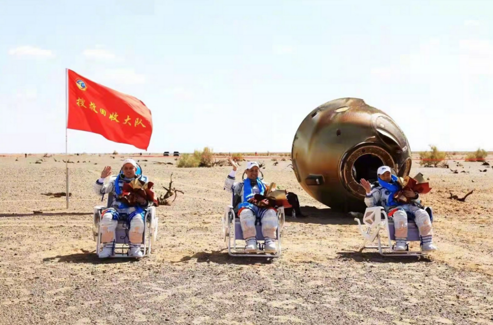 航天员 航天英雄回家过节,但并不能和家人团聚,他们还面临哪些挑战?