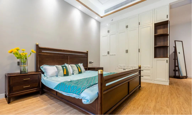 |170平米新中式风装修案例，客餐厅一体化设计，典雅端庄