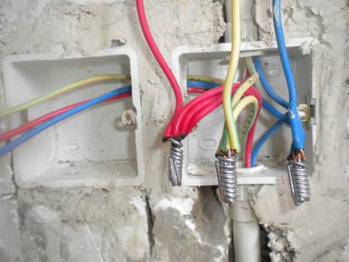 流行装修风格|接线盒里有多根电线,如何区分零线、火线、地线和灯线?