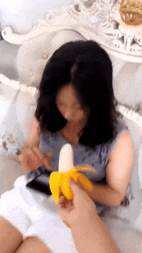 广州市 老婆跟领导出差，发来照片说在广州塔，朋友看了劝我离婚，为什么？