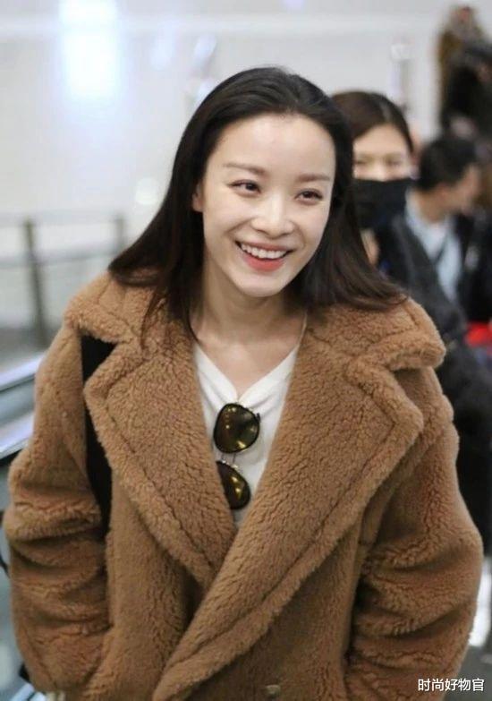 时尚好物官|倪妮的“羊奶肌”到底美在哪?看到机场素颜,我一下子全明白了