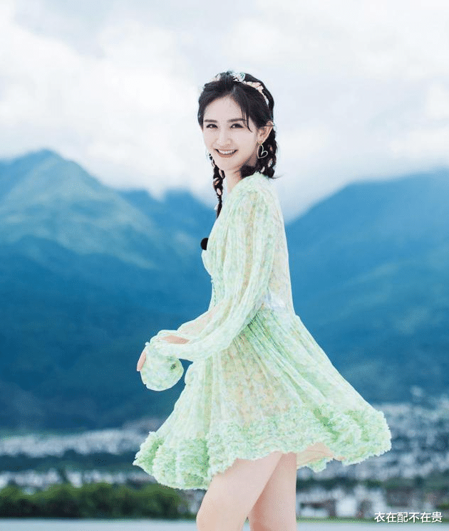 衣在配不在贵|谢娜的裙子没点少女感真穿不了，又是碎花又是雪纺，还好她撑得住