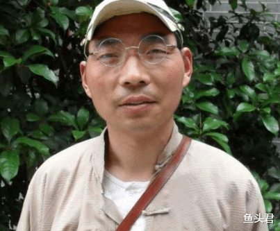 横店|因长相太“坏”被周星驰看中，一天片酬2000元，在横店买车又买房