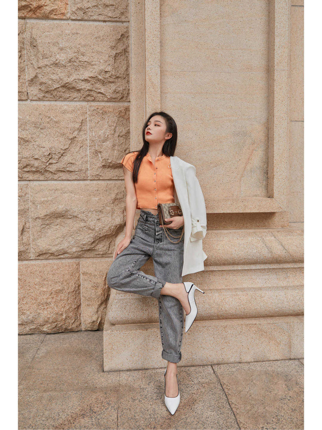 何有强|小个子女生入秋就这么穿,蓝色衬衫搭高腰裤又飒又美,显高又显瘦