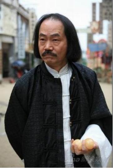 天下通 一男子中2600万彩票盖30间房出租，不上班每月坐家里收房租