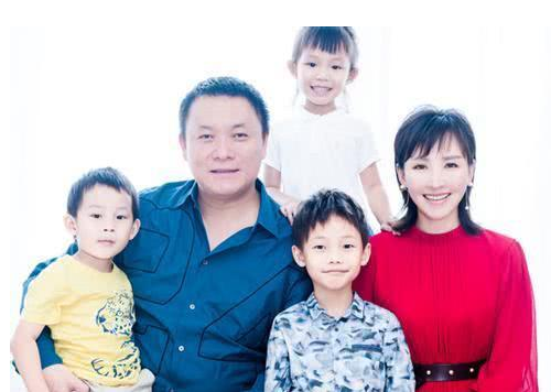 郭靖宇|19岁与导演私奔，在6平米的地下室生下3胎，丈夫用7部剧把她捧红