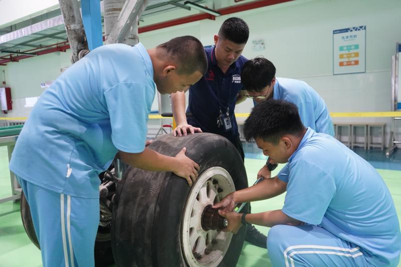 羊城派 粤东首个“机舱课堂”揭开神秘面纱！汕头民用航空职业技能培训学院着力营造高仿真职业教育环境