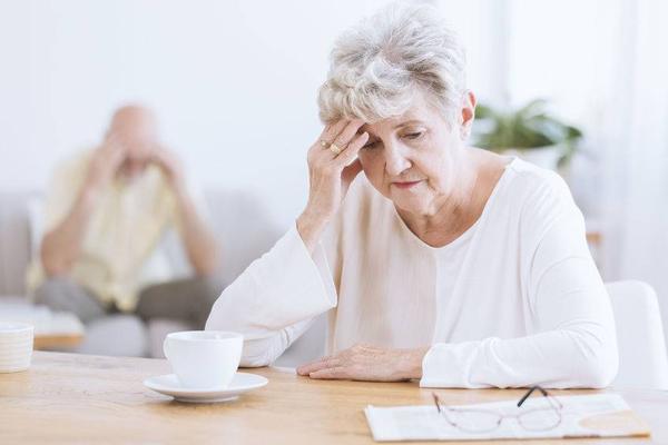 阿尔茨海默病|老人有这4种情况，容易被老年痴呆盯上，做好这4点，或能预防