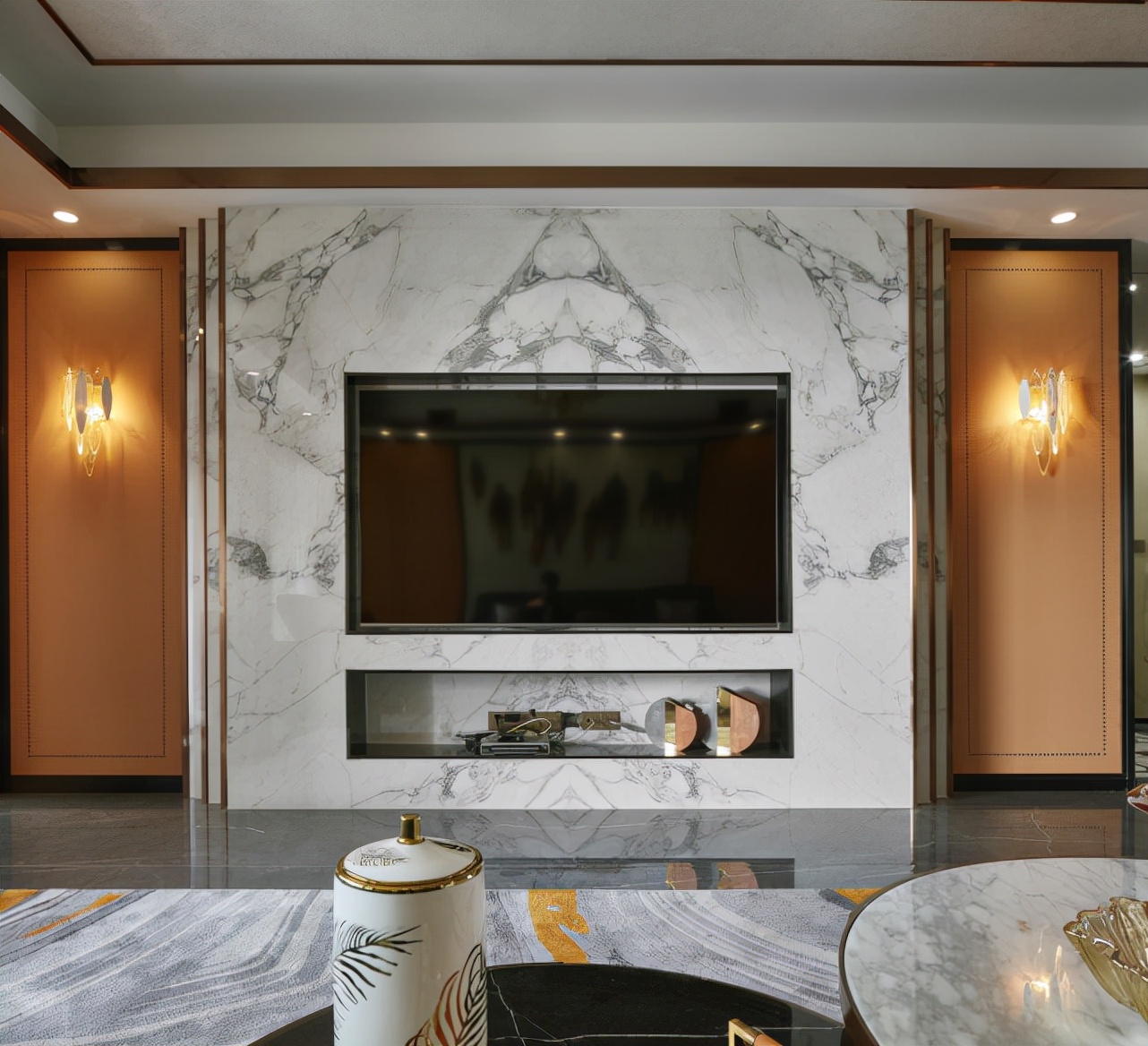 200平现代风四居室,三层叠级的方式背景墙+内置壁龛很别致