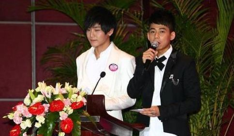 苏醒|17快男焦迈奇暴揍17快男尹毓恪，效仿苏醒暴揍李炜？会被封杀吗