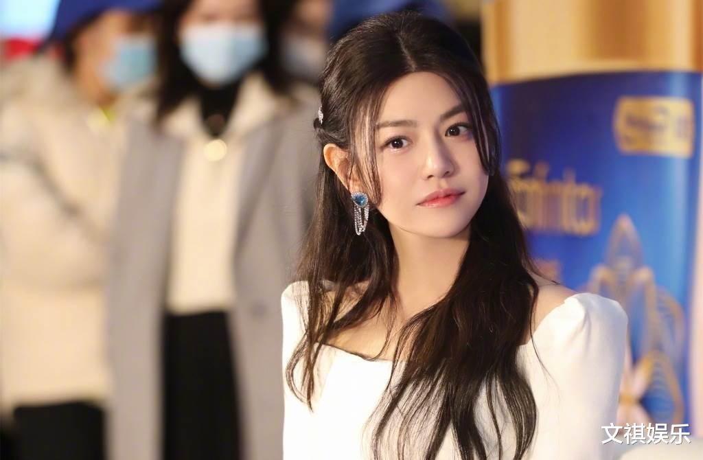 陈妍希|陈妍希闪婚5年 晒一家三口同框照回应婚姻现况