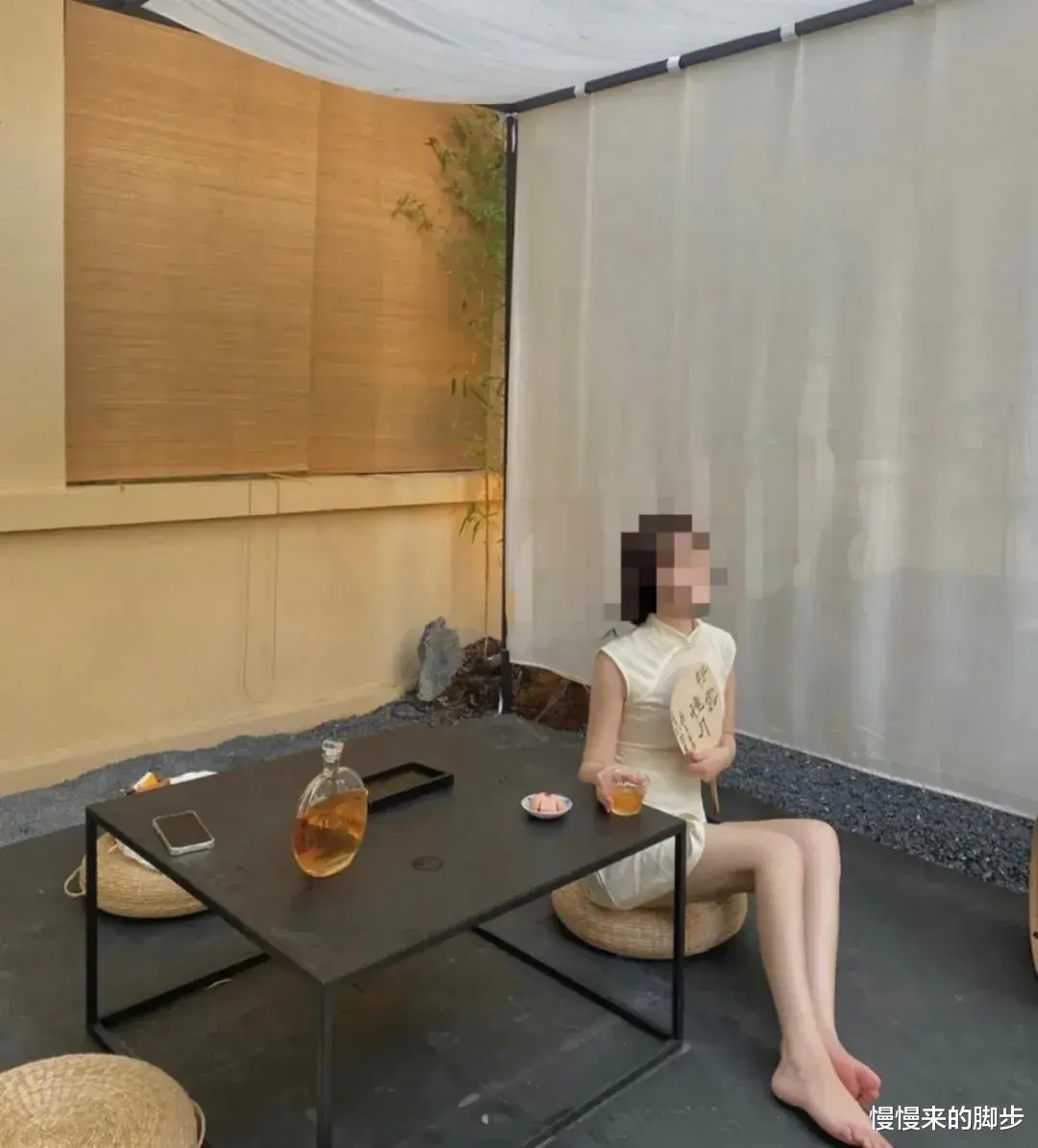 慢慢来的脚步|穿性感开叉旗袍逛寺庙，求求这群假名媛们做个人吧！！！